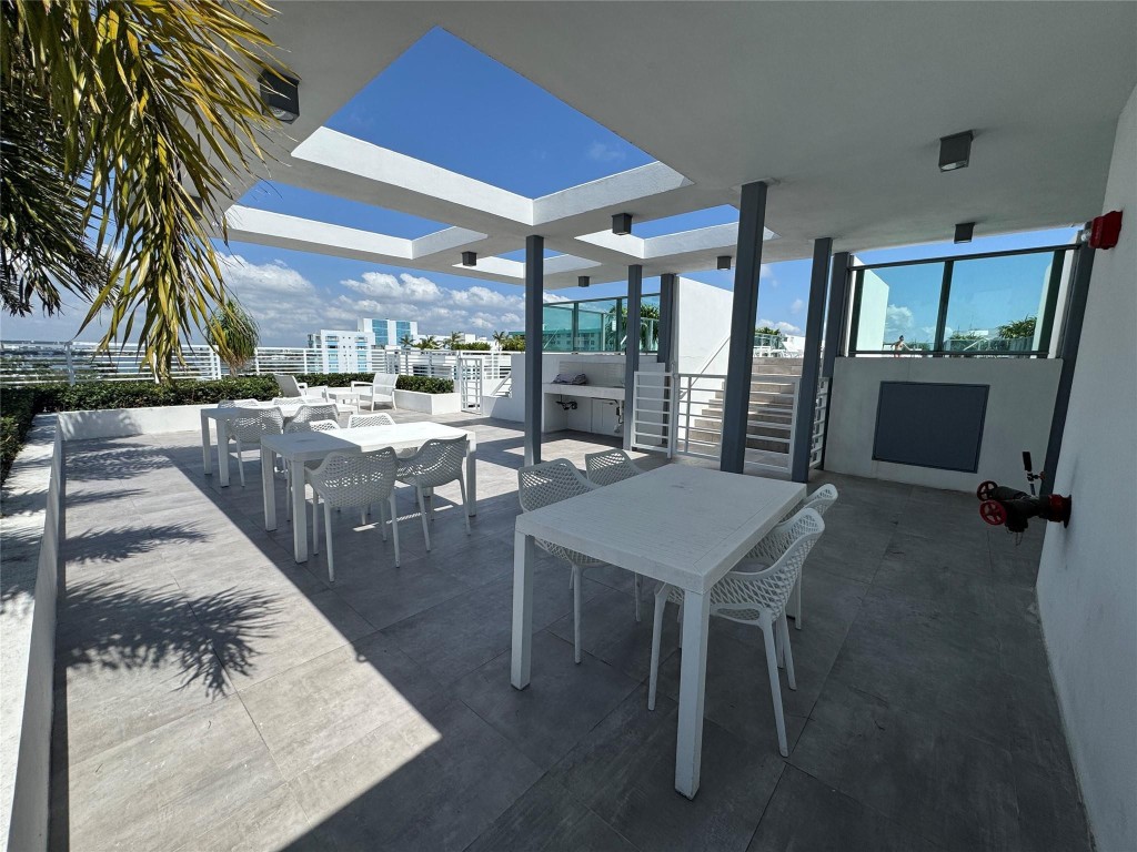 THE PALMS CONDO - Residential