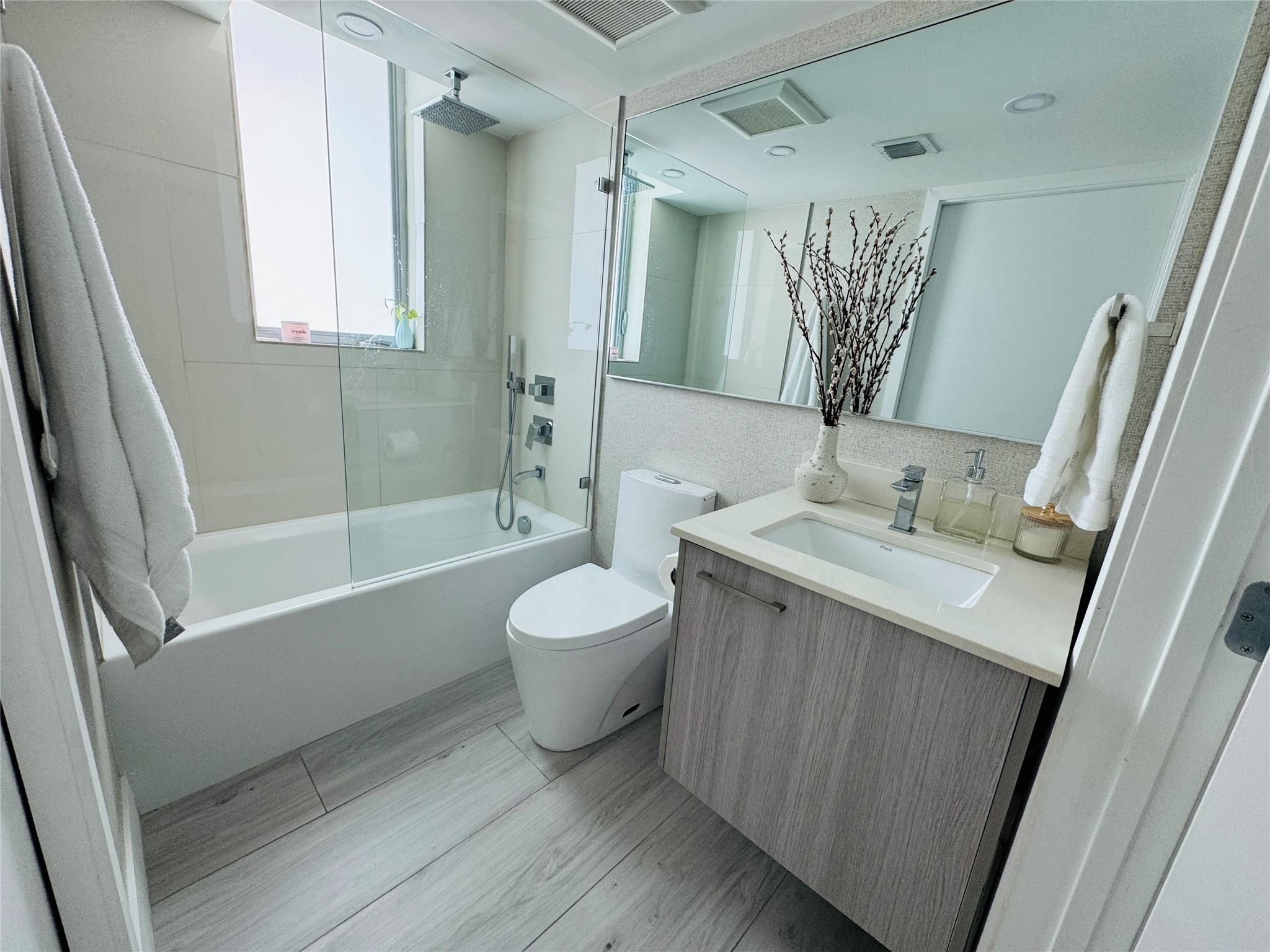 THE PALMS CONDO - Residential