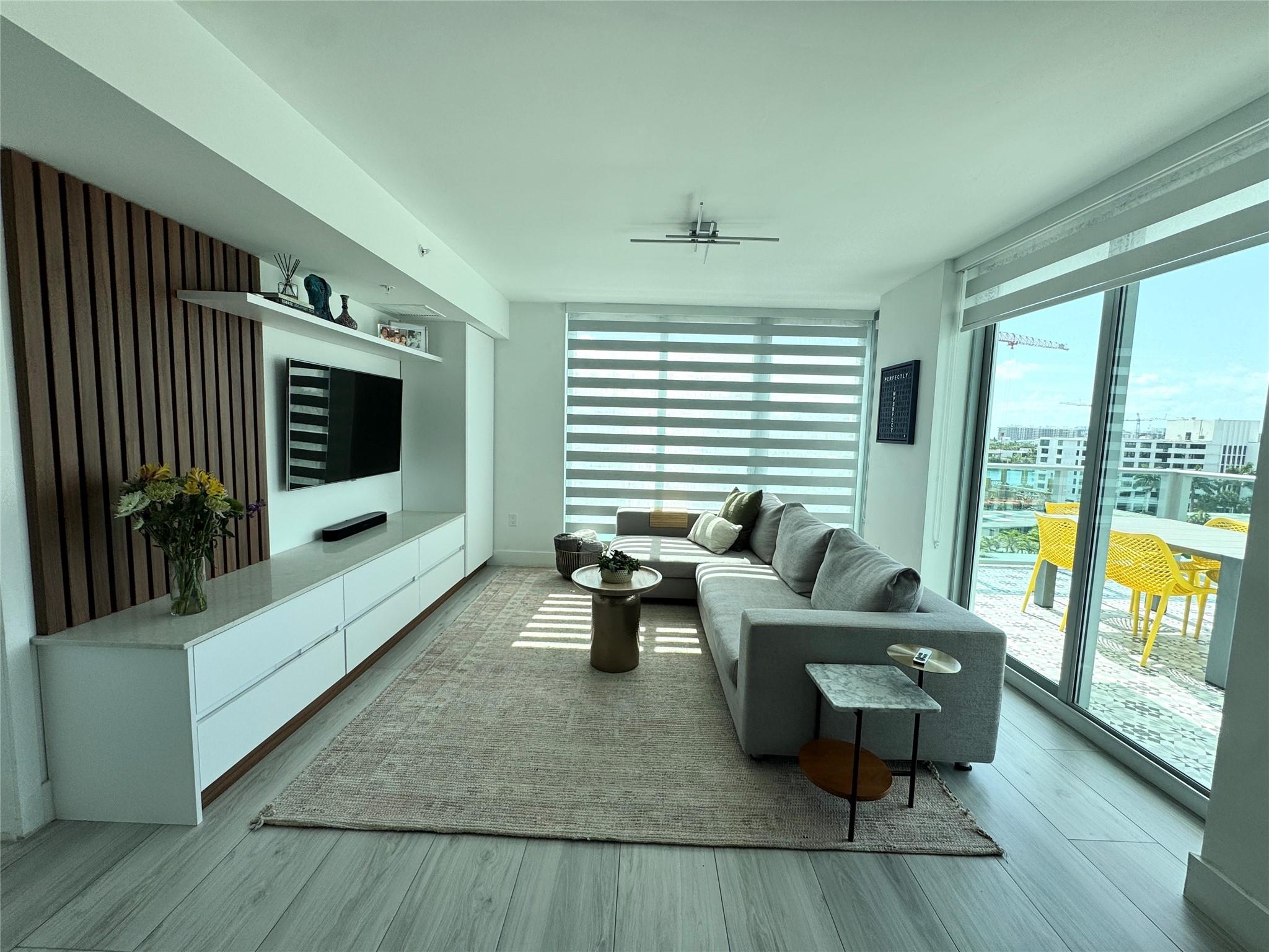 THE PALMS CONDO - Residential