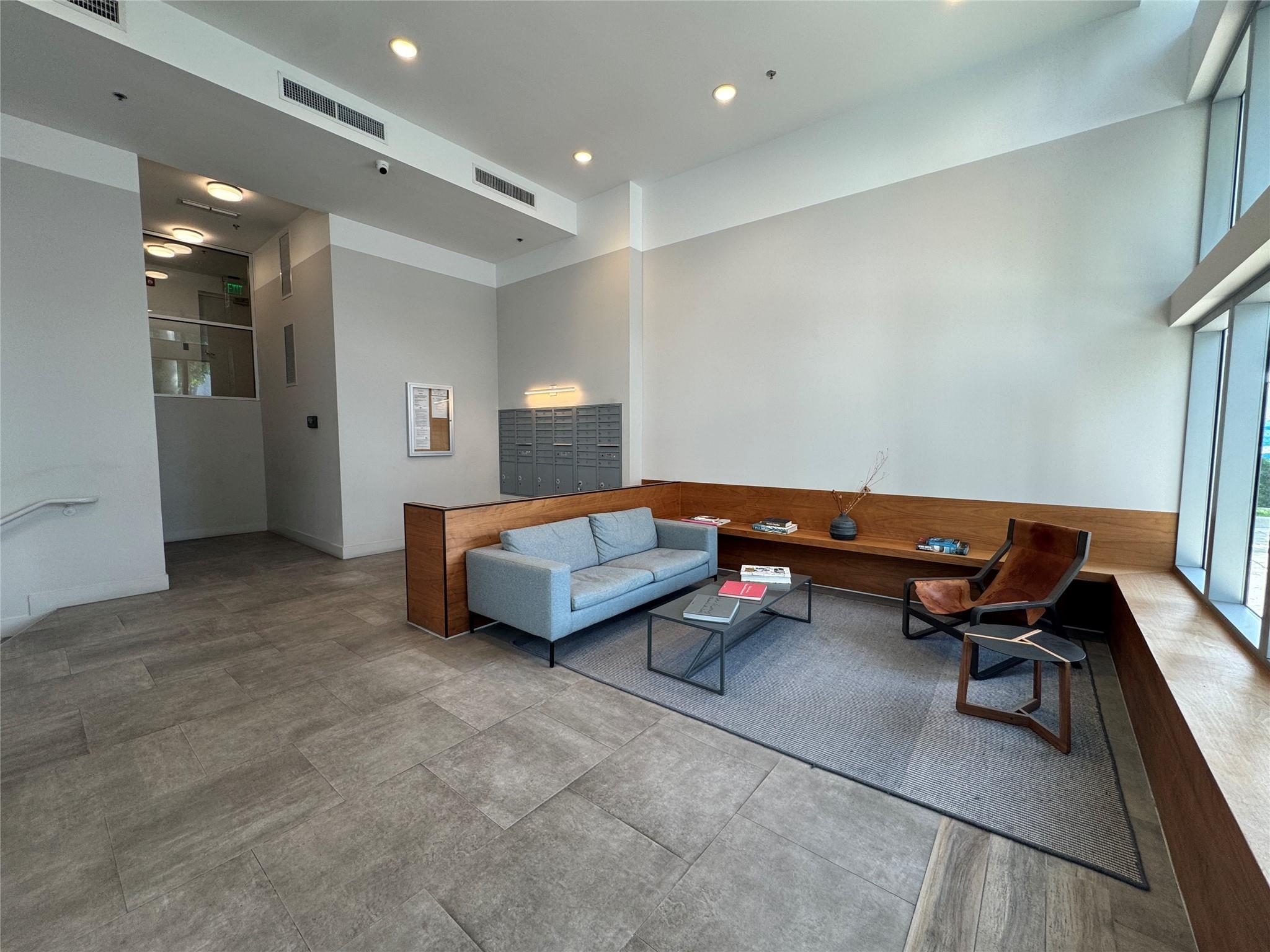 THE PALMS CONDO - Residential