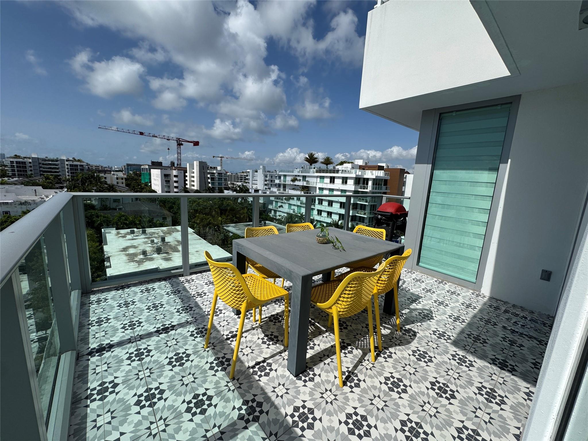 THE PALMS CONDO - Residential