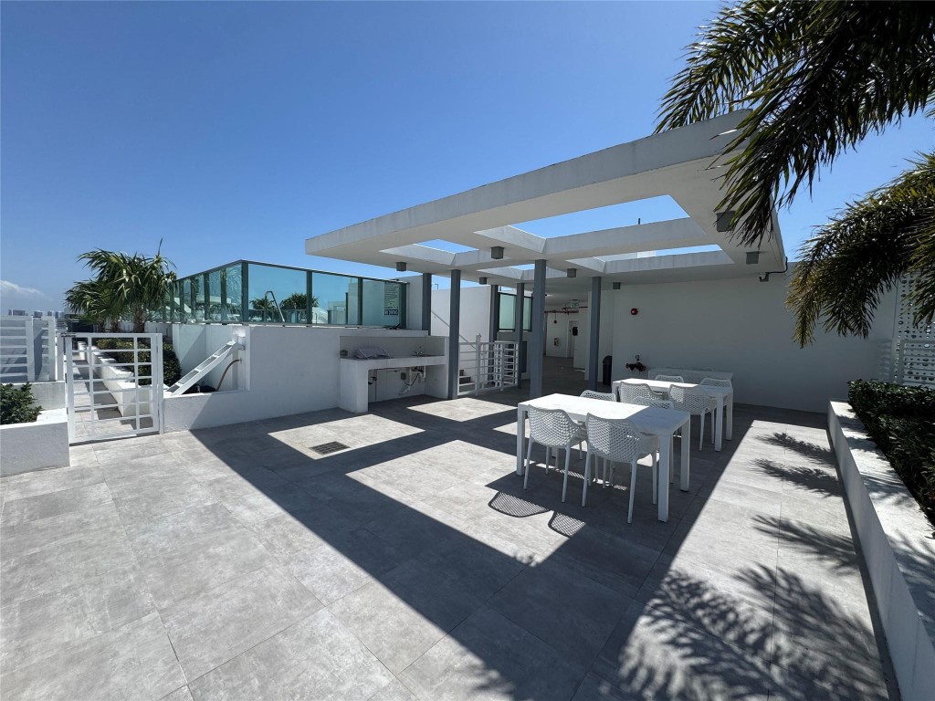 THE PALMS CONDO - Residential