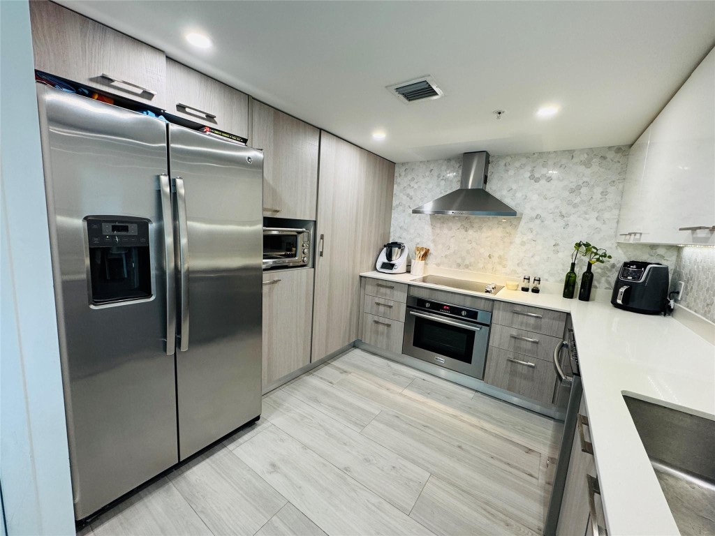 THE PALMS CONDO - Residential