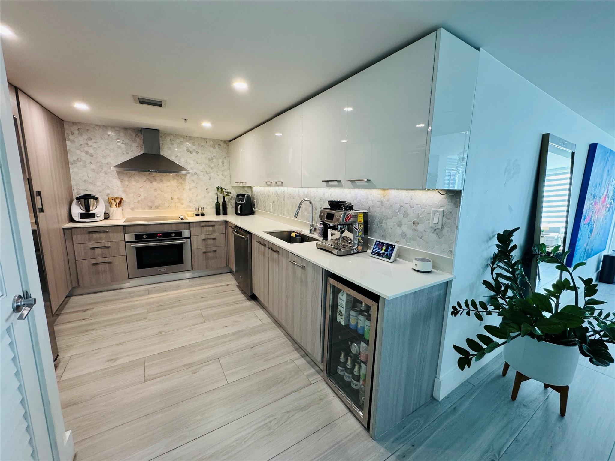 THE PALMS CONDO - Residential