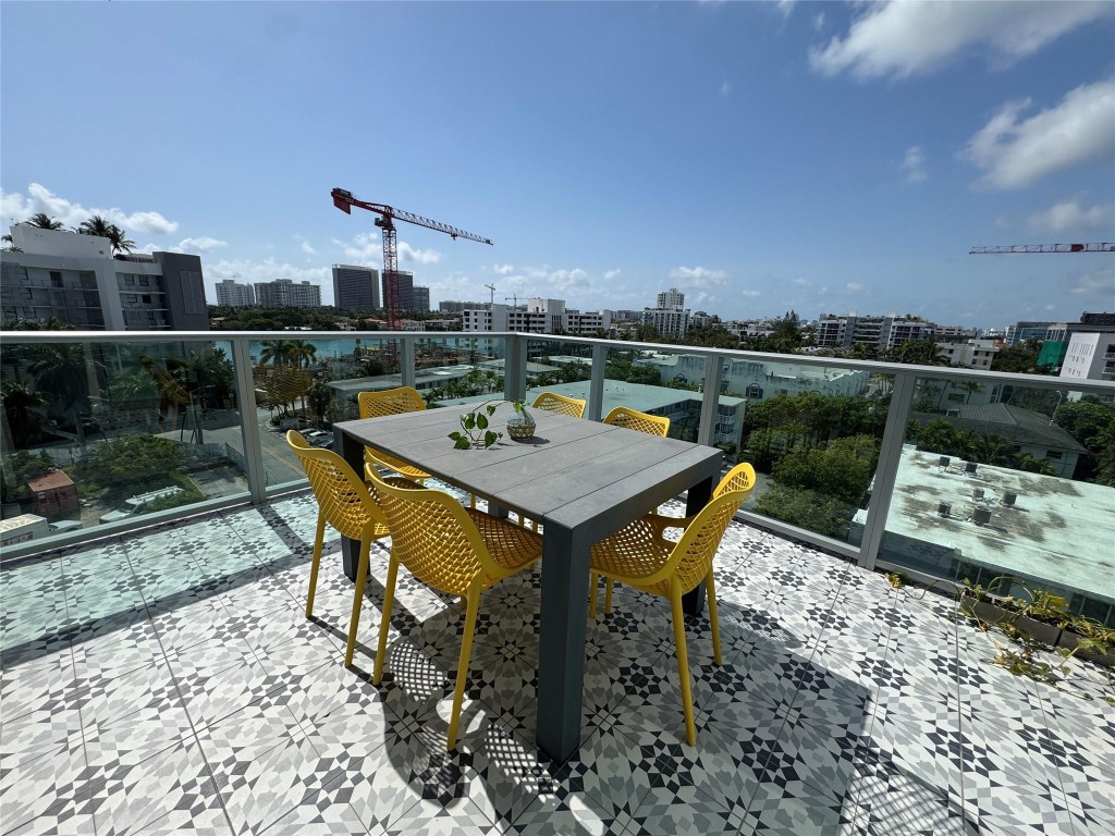 THE PALMS CONDO - Residential