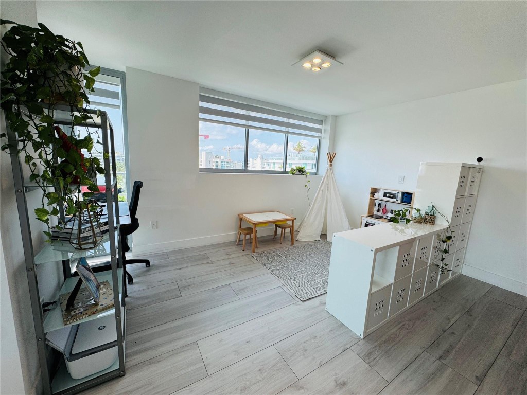 THE PALMS CONDO - Residential