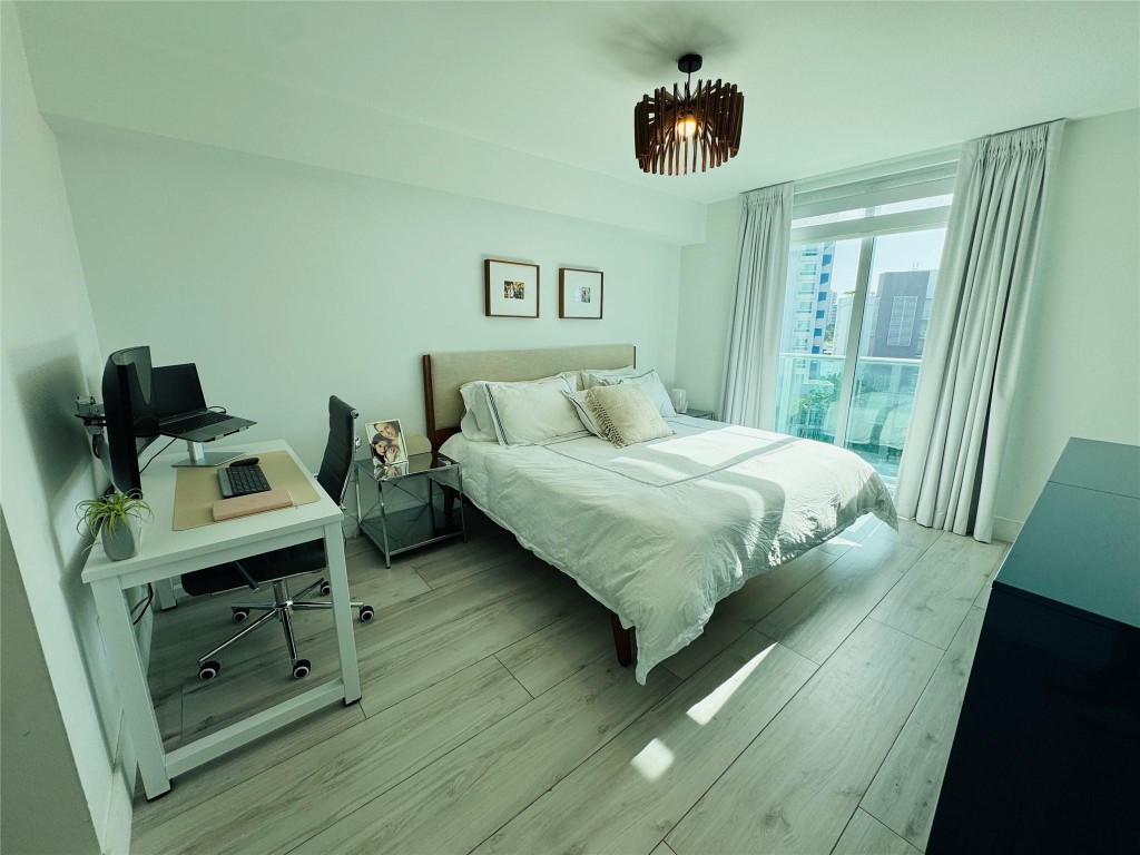 THE PALMS CONDO - Residential