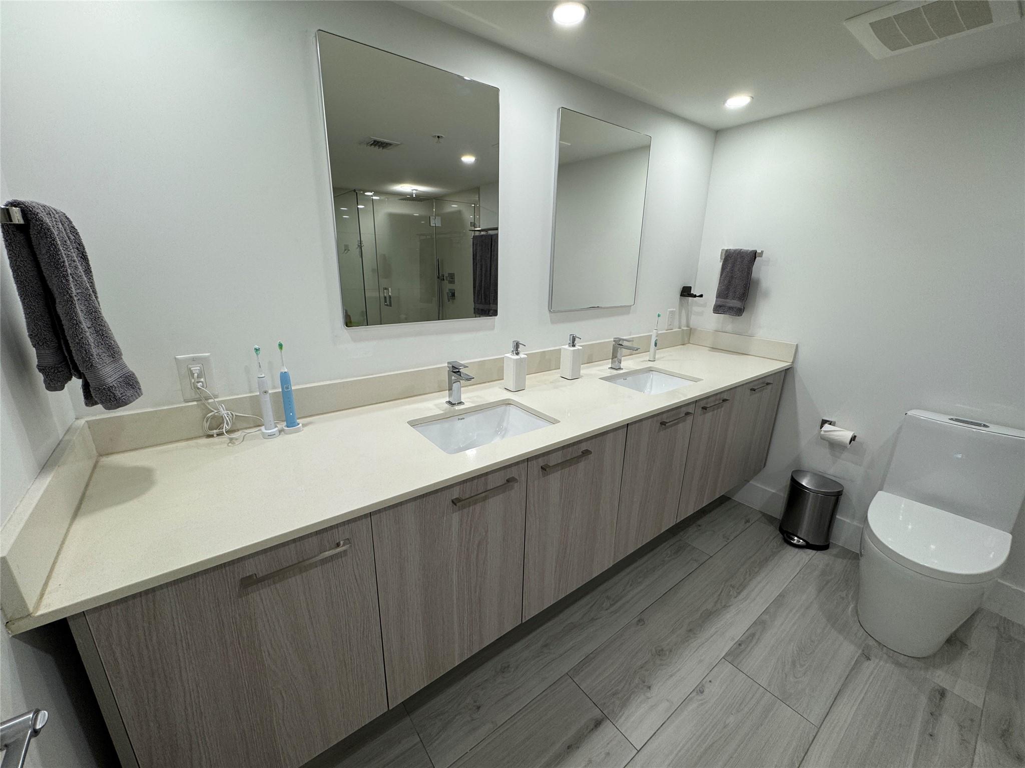 THE PALMS CONDO - Residential