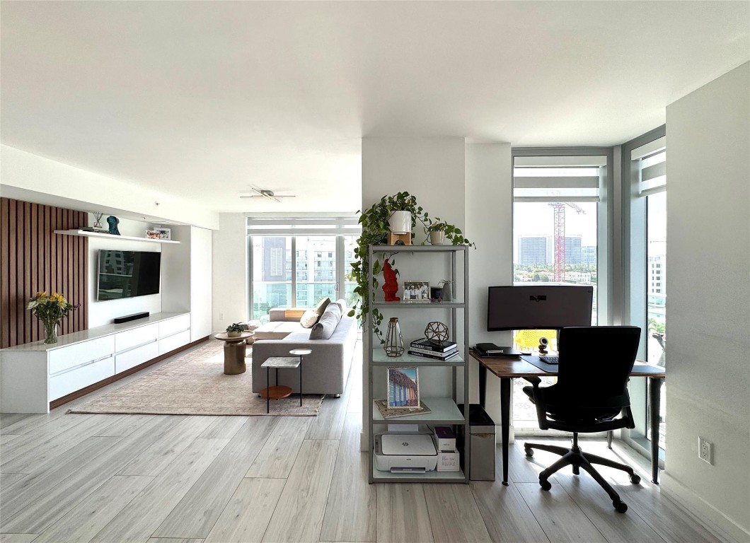 THE PALMS CONDO - Residential