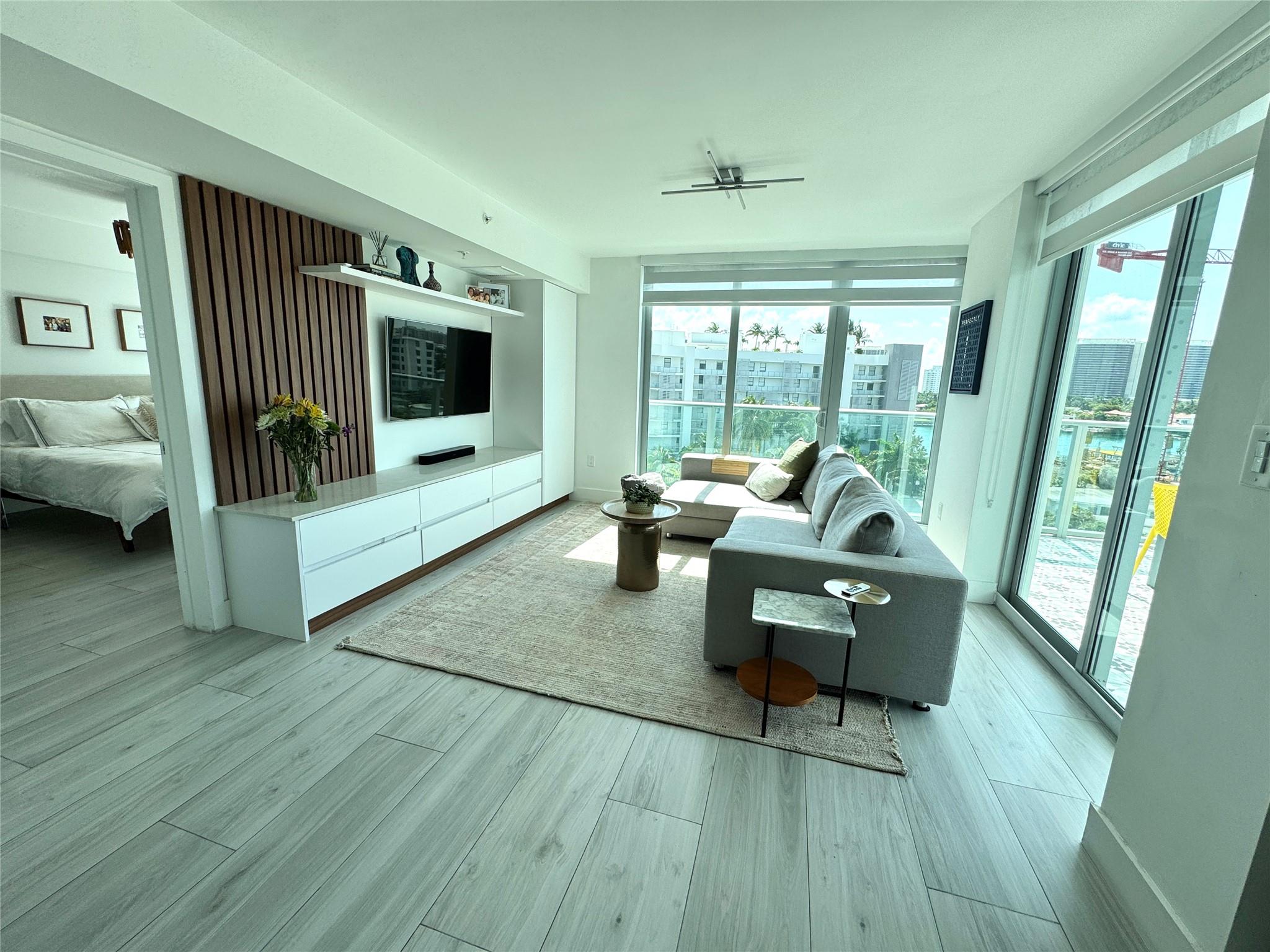 THE PALMS CONDO - Residential