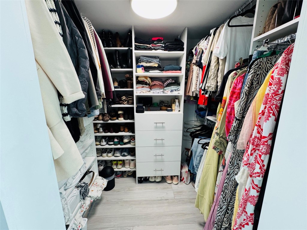 THE PALMS CONDO - Residential