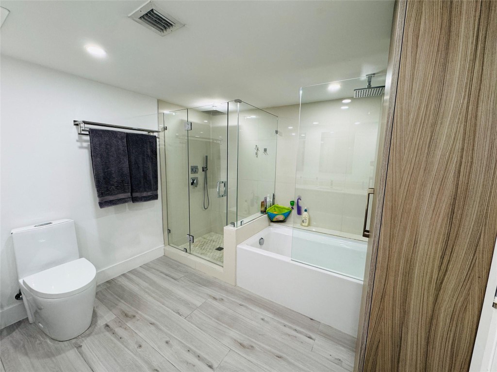 THE PALMS CONDO - Residential