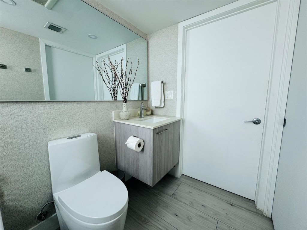 THE PALMS CONDO - Residential