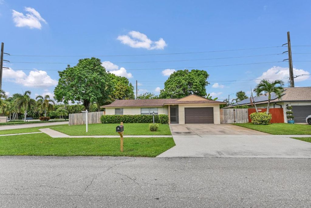 Photo of 5001 Woodstone Circle, Lake Worth, FL 33463 (MLS # R11121550)