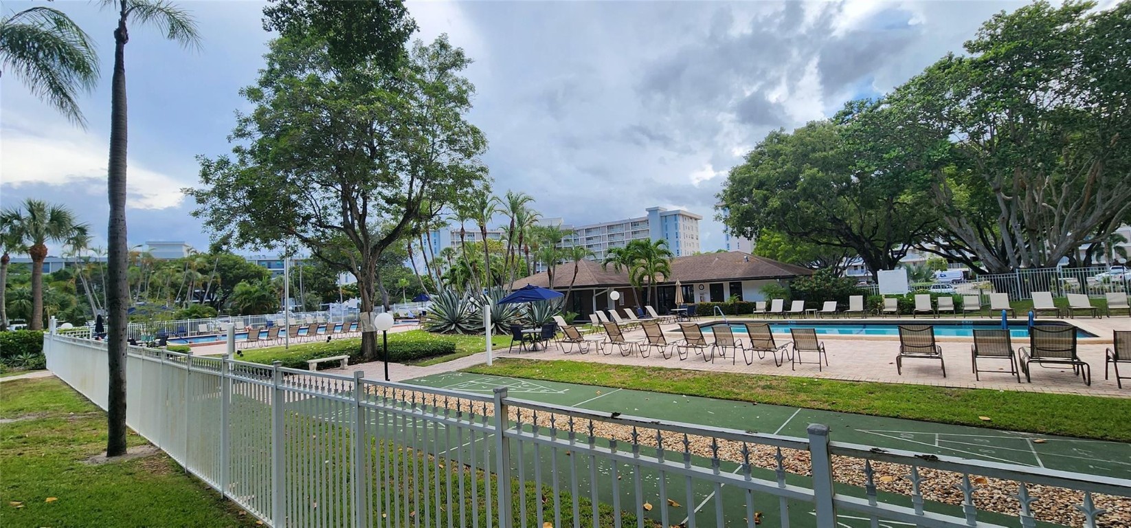 PALM AIRE COUNTRY CLUB - Residential