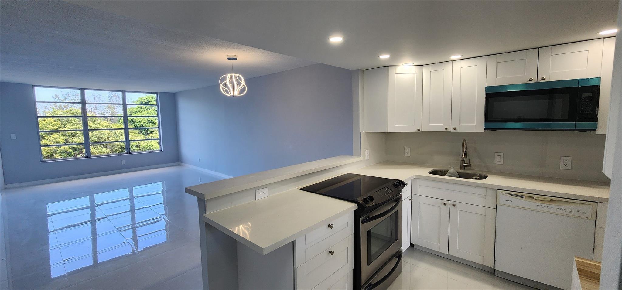 Spacious Remodel VERY BRIGHT Golf and Pool view. NEW A/C Balcony/Sunroom enclosed for additional living space. New & Beautiful Sparkling Shiny White Porcelain Tile Floor, New Cabinets, White Quartz Countertops. leading to a magnificent view overlooking the Golf Course Large bedroom with walk in closet. Surrounded by golf courses , For the family including two pools and two club houses one in the front / one in the back of the building. Washer and dryer next to the apartment. Makeup area with glass shelving next to the dressing area. New modern shower with contemporary tile throughout. Roll-about butcher block kitchen cabinet with seating coffee area. Glass shelving for contemporary kitchen display Conveniently Pools/Golf/Tennis/Clubhouses, Publix, Harrah's Casino ,TOPGOLF