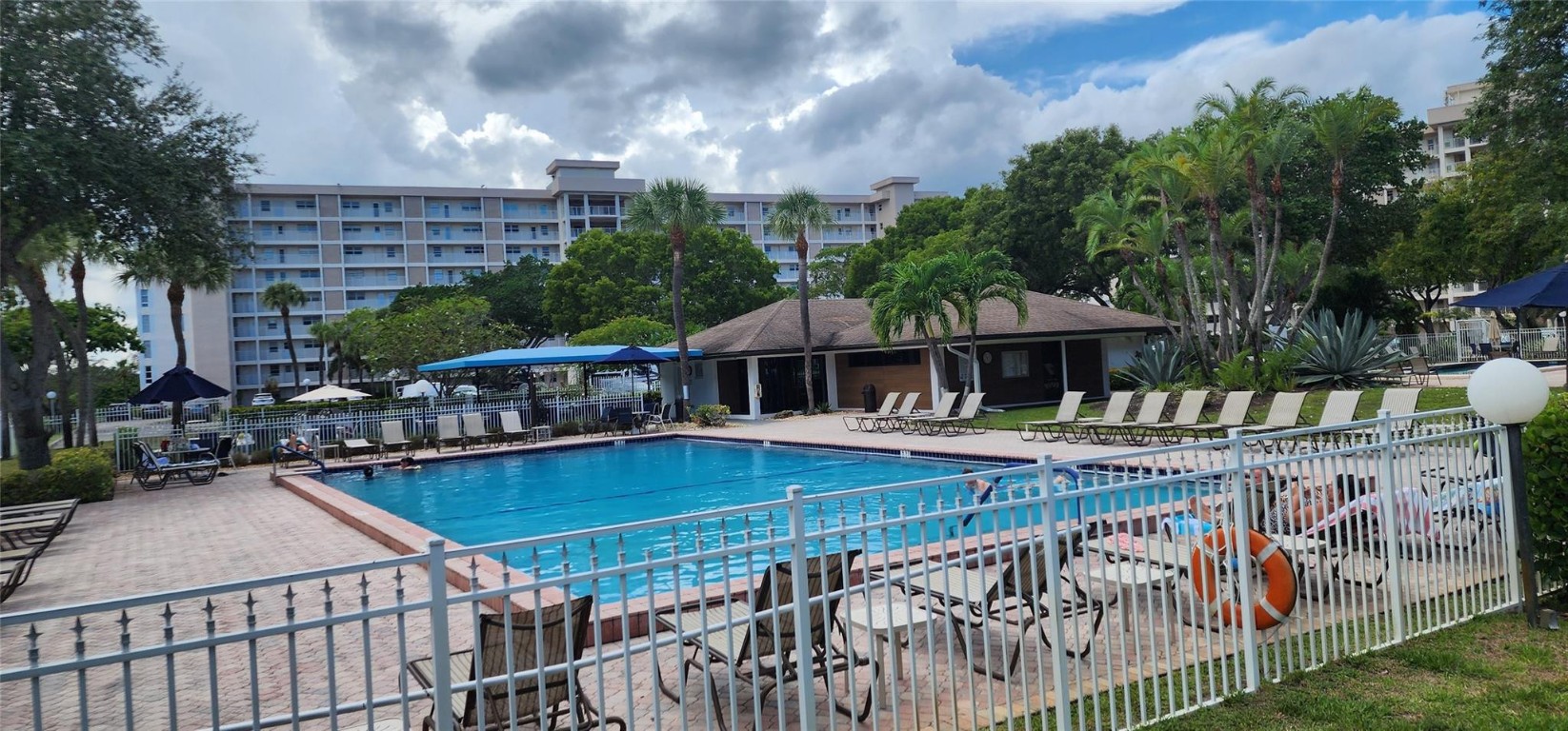 PALM AIRE COUNTRY CLUB - Residential