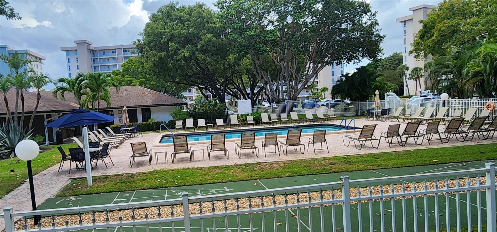 PALM AIRE COUNTRY CLUB - Residential