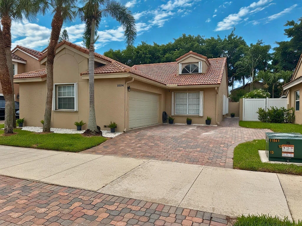 Photo of 10194 Allegro Drive, Boca Raton, FL 33428 (MLS # R11111370)