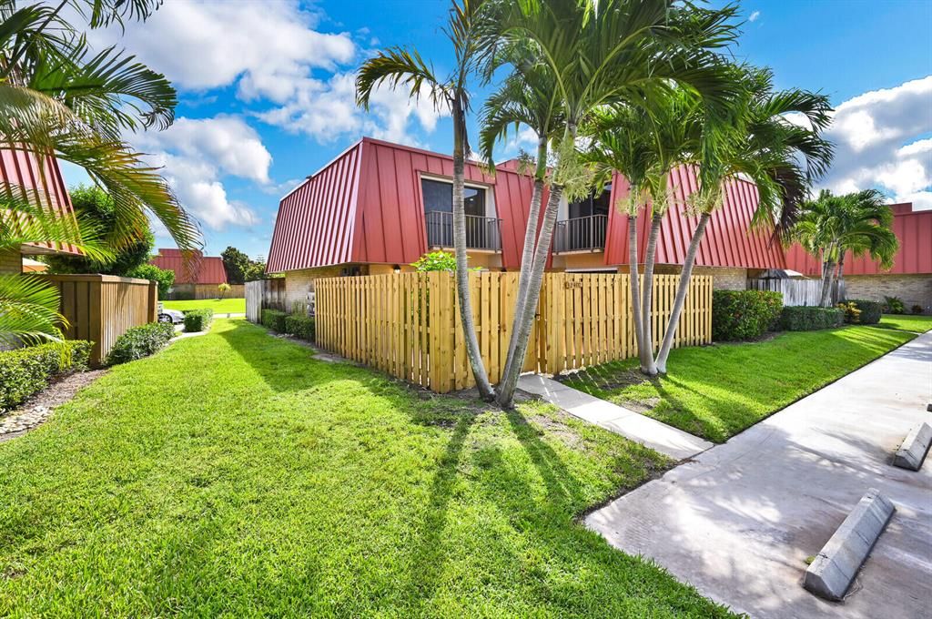 Photo of 3240 Meridian Way S #C, Palm Beach Gardens, FL 33410 (MLS # R10821556)