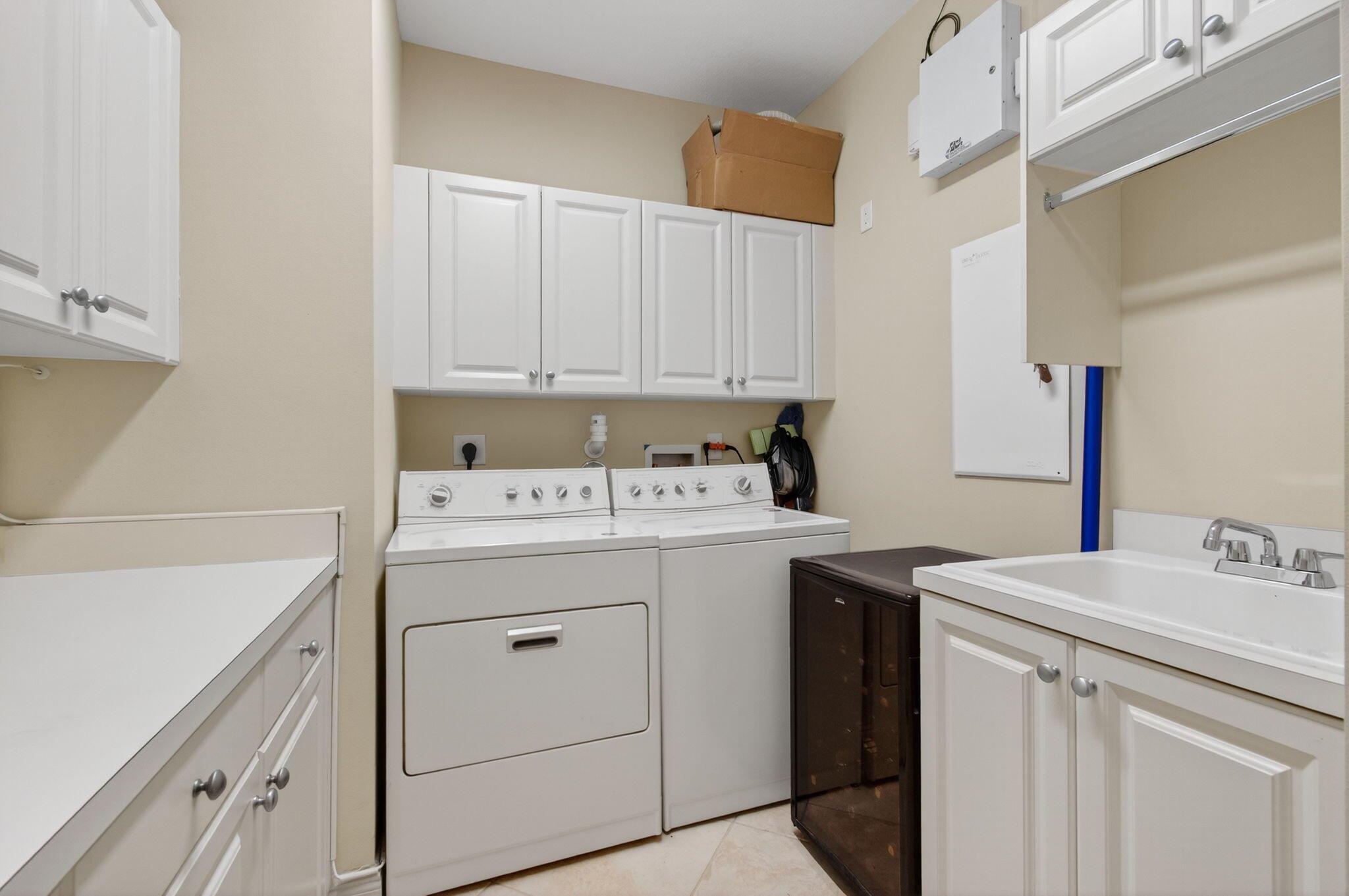 Wellington, Florida, 33414, United States, 5 Bedrooms Bedrooms, ,5 BathroomsBathrooms,Residential,Active,1943719