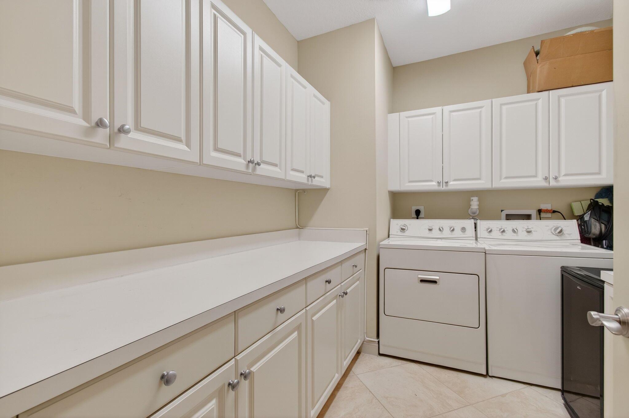 Wellington, Florida, 33414, United States, 5 Bedrooms Bedrooms, ,5 BathroomsBathrooms,Residential,Active,1943719