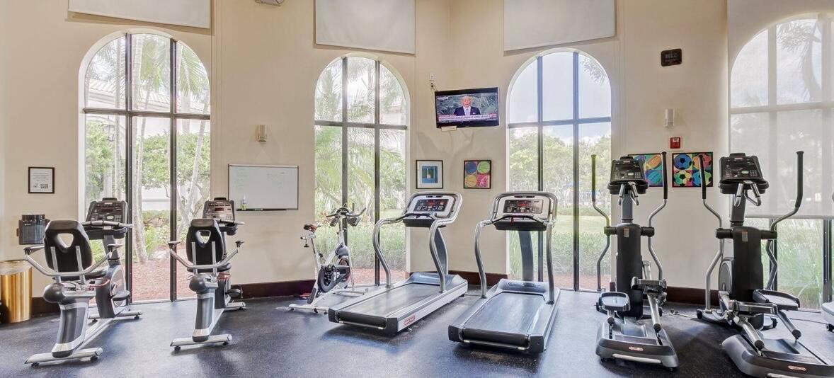 Wellington, Florida, 33414, United States, 5 Bedrooms Bedrooms, ,5 BathroomsBathrooms,Residential,Active,1943719