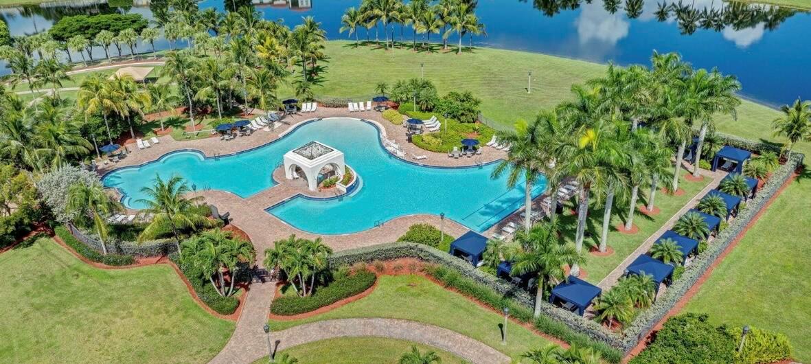 Wellington, Florida, 33414, United States, 5 Bedrooms Bedrooms, ,5 BathroomsBathrooms,Residential,Active,1943719