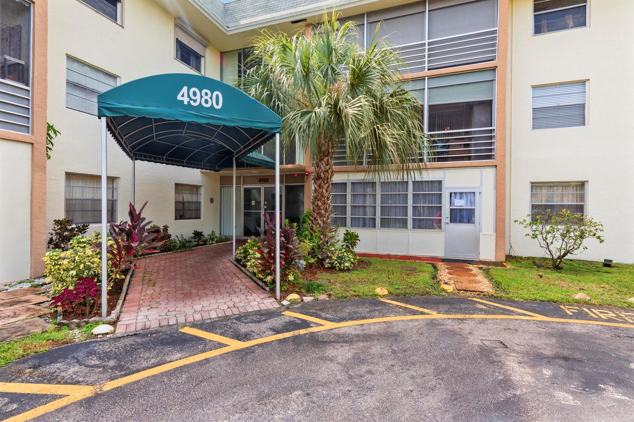 SABAL PALM VILLAGE 2 COND - Residential