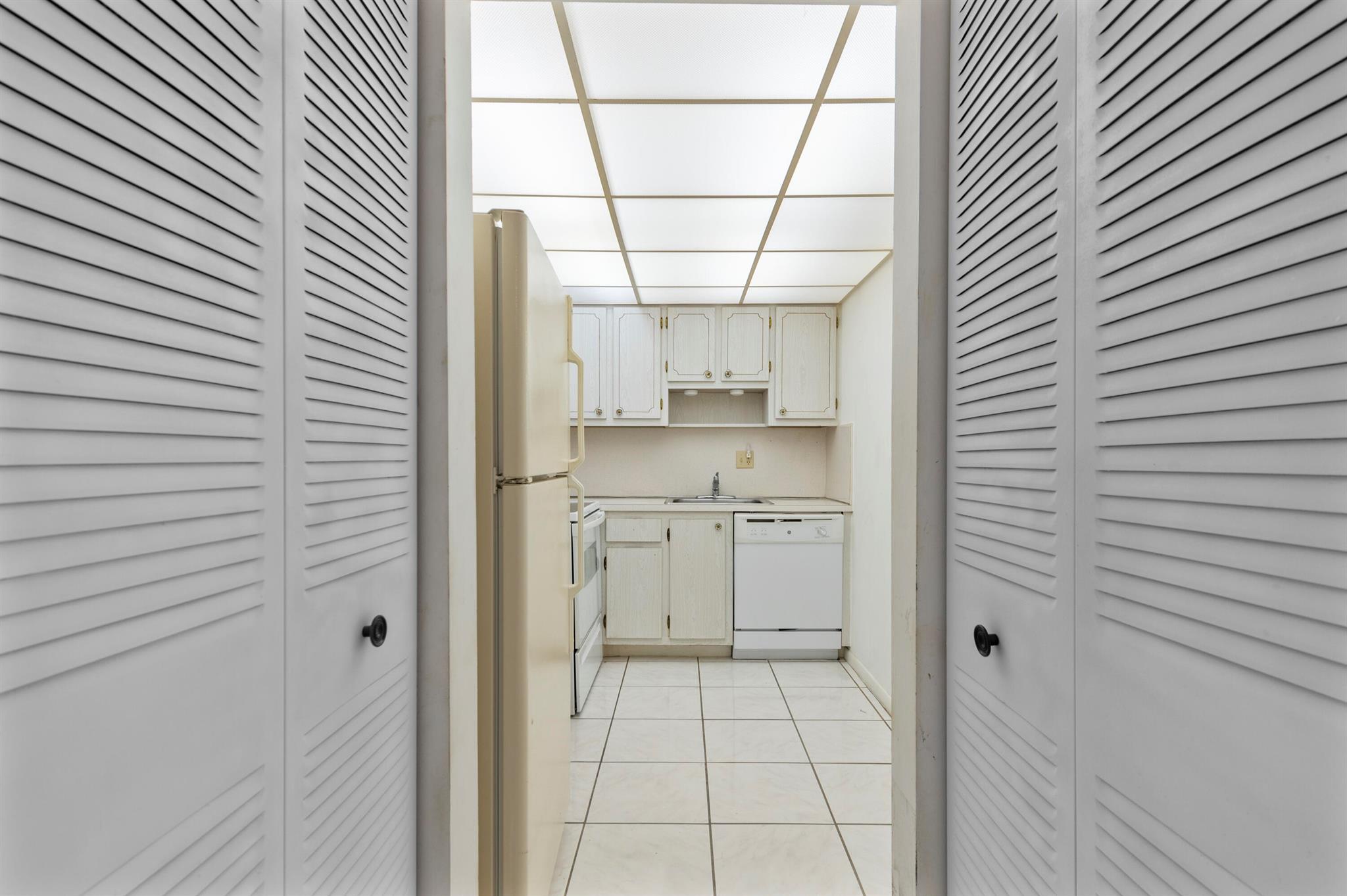 SABAL PALM VILLAGE 2 COND - Residential