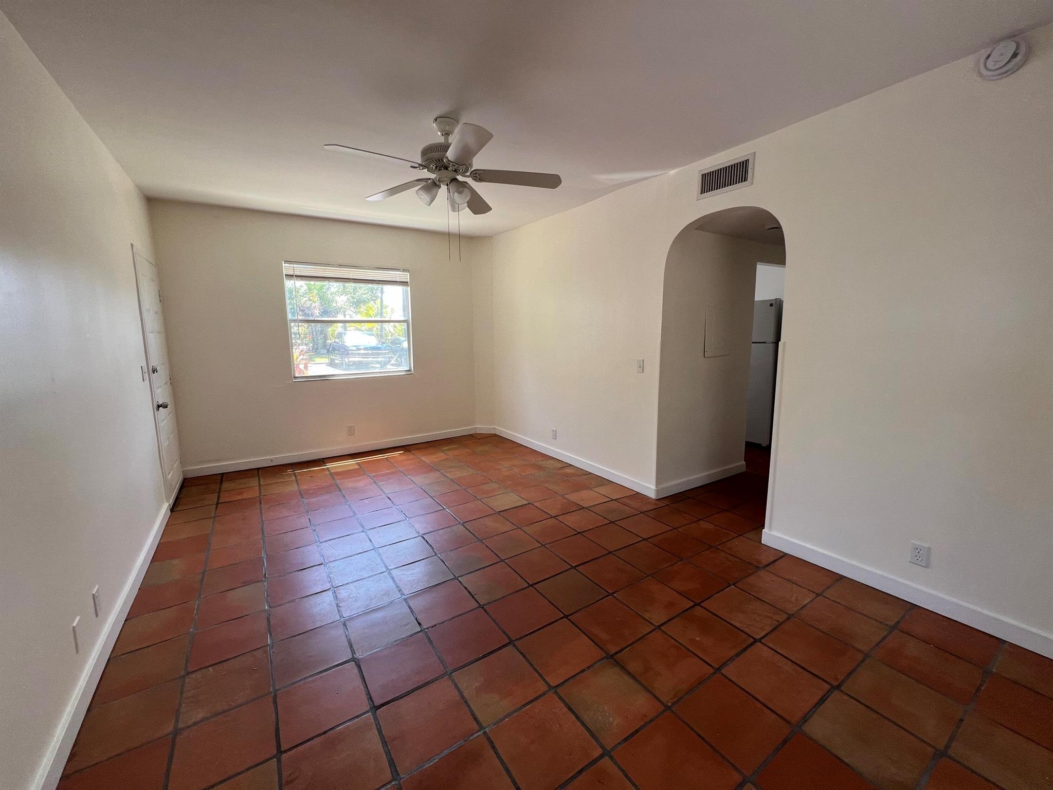 323 Almeria Road 101