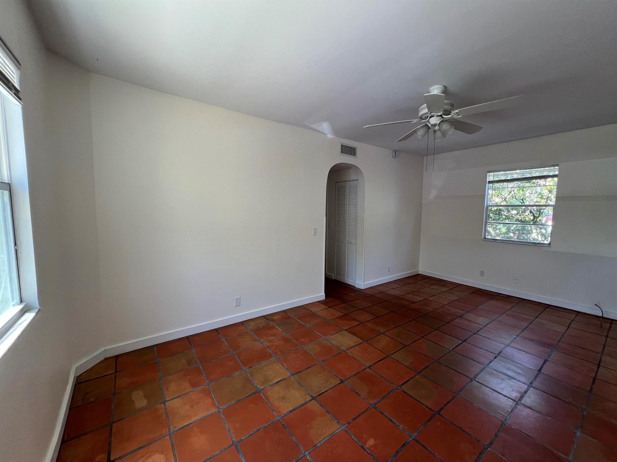 323 Almeria Road 101