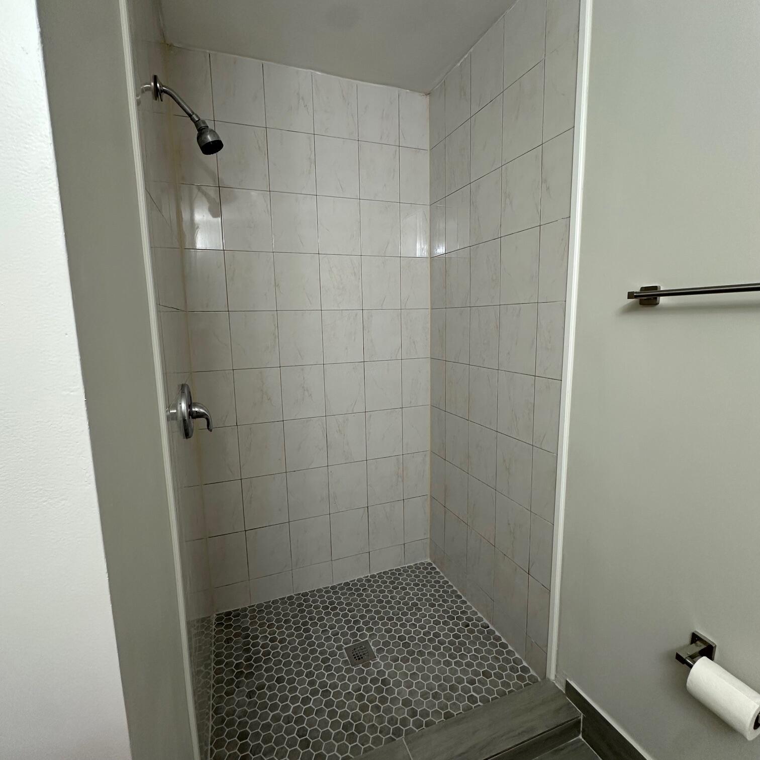 PLAZA ESTATES 3RD SEC - Residential Lease