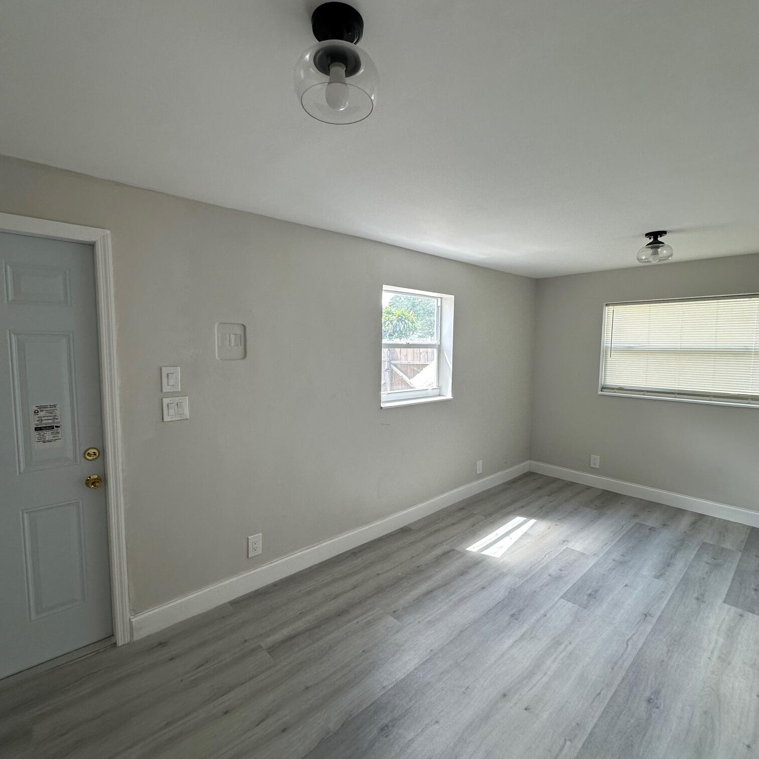PLAZA ESTATES 3RD SEC - Residential Lease