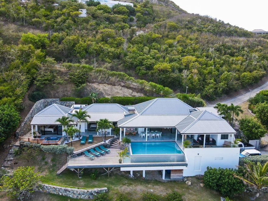 Located in a secure, residential area on the French side of Saint Martin, this stunning open-concept villa offers breathtaking sea and mountain views. Just 5 minutes from Grand Case airport and the beaches of Orient Bay and Grand Case, with shops, restaurants, and daily essentials nearby.

This fully furnished 4-bedroom, 4-bathroom home features a modern open kitchen, metal roof, spacious 70 m² garage, cistern, pool, jacuzzi, and dual access with electric gates. Bright, turnkey, and income-generating — a perfect blend of comfort, style, and convenience.

Don’t miss this unique opportunity!