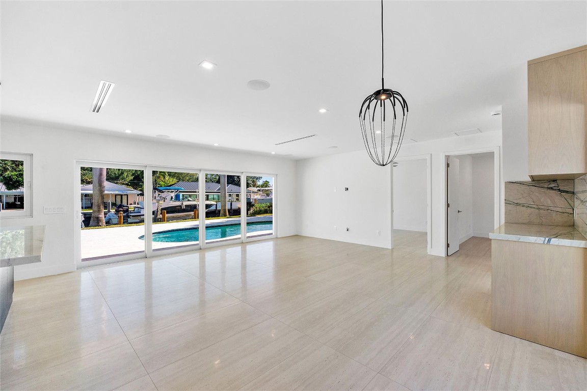 Country Club Isles 42-40 - Residential