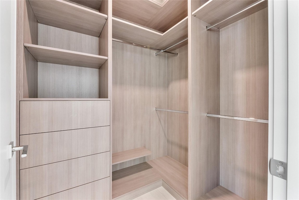 Country Club Isles 42-40 - Residential