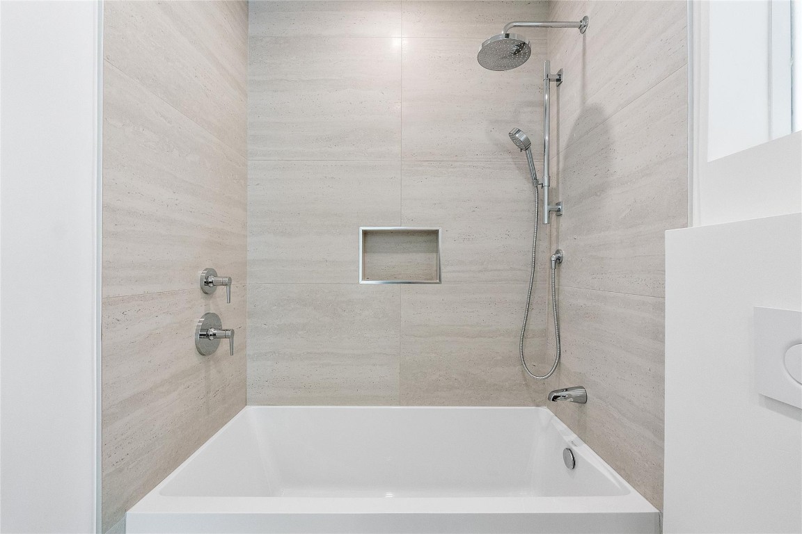 Country Club Isles 42-40 - Residential