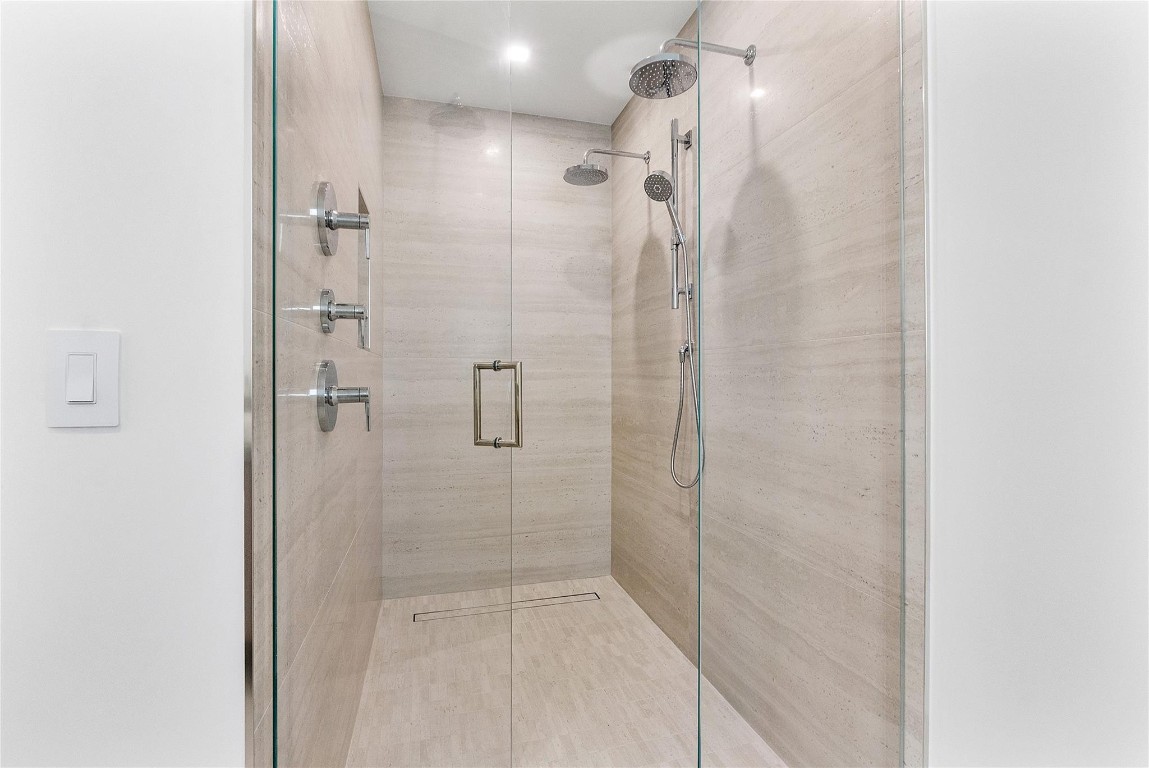 Country Club Isles 42-40 - Residential