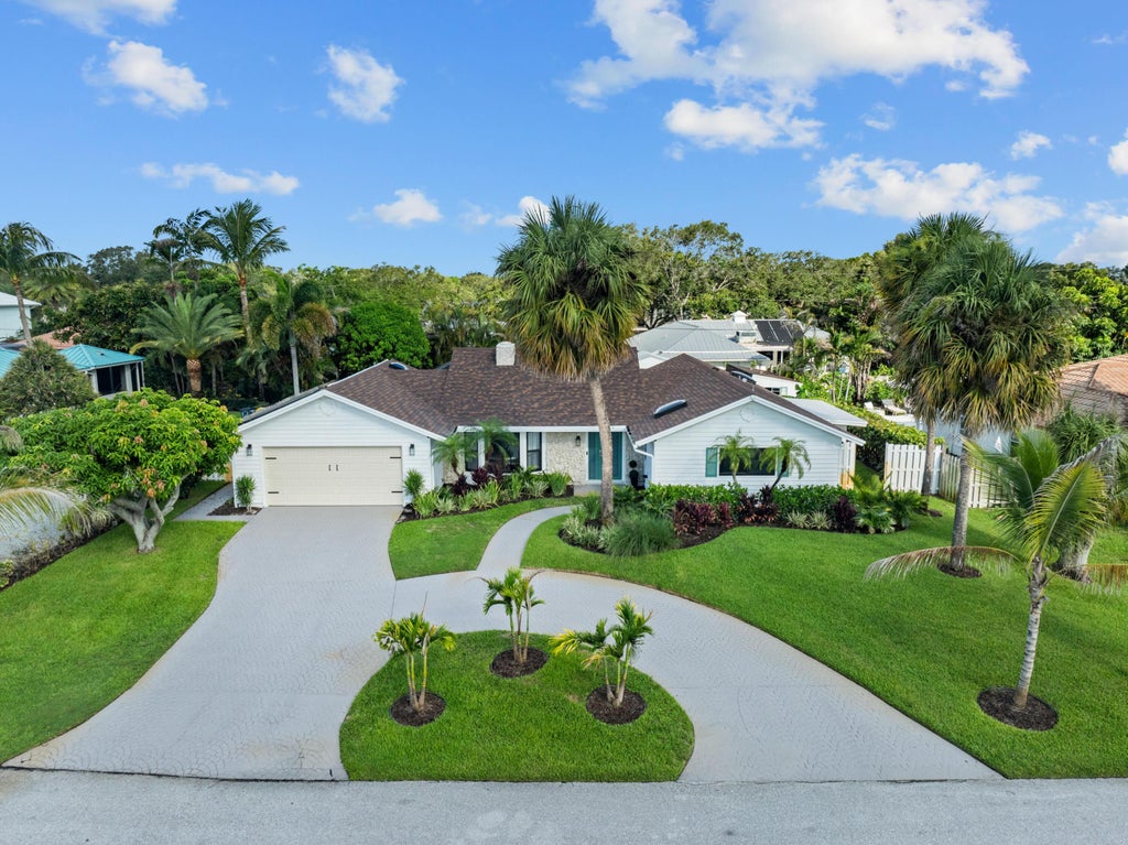 Photo of 14 SE Paddock Circle, Tequesta, FL 33469 (MLS # B26074586)