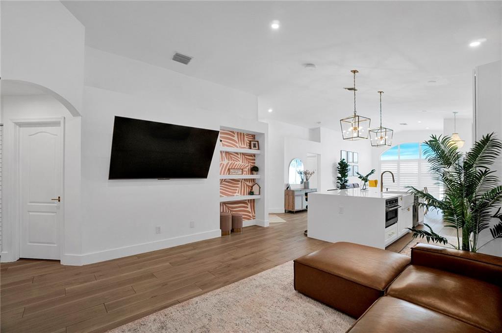 Kensington South 155-15 B - Residential