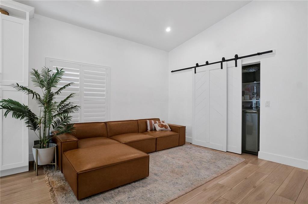 Kensington South 155-15 B - Residential