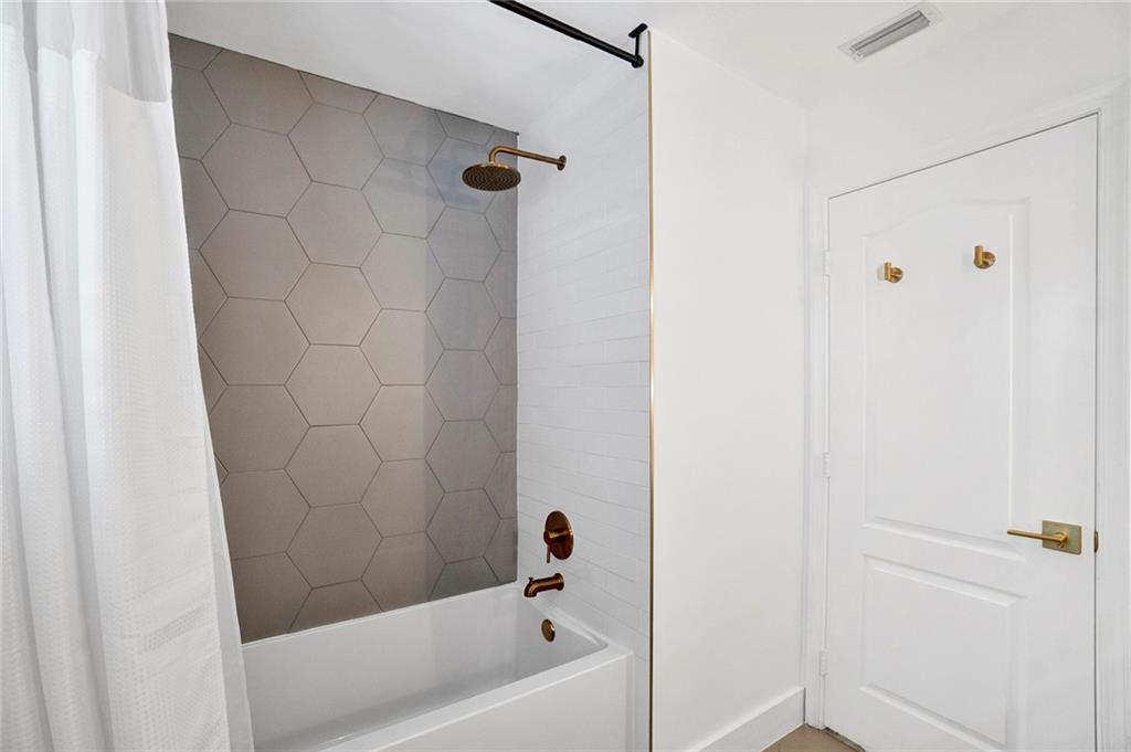 Kensington South 155-15 B - Residential