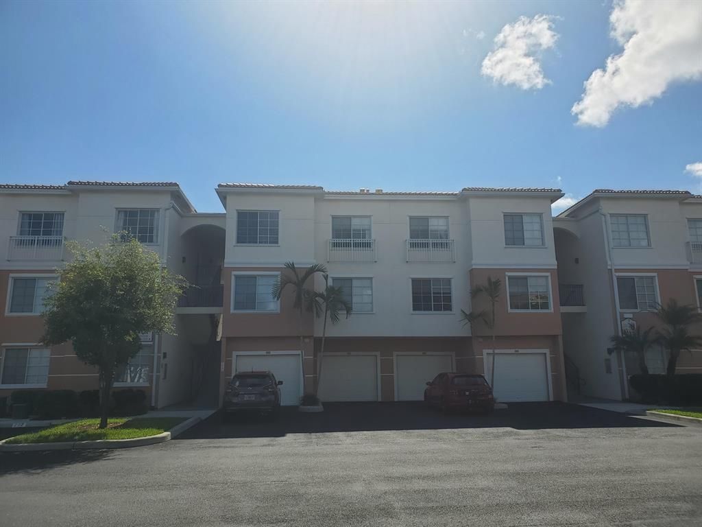 Photo of 2305 Myrtlewood Circle E, Palm Beach Gardens, FL 33418 (MLS # R10750131)