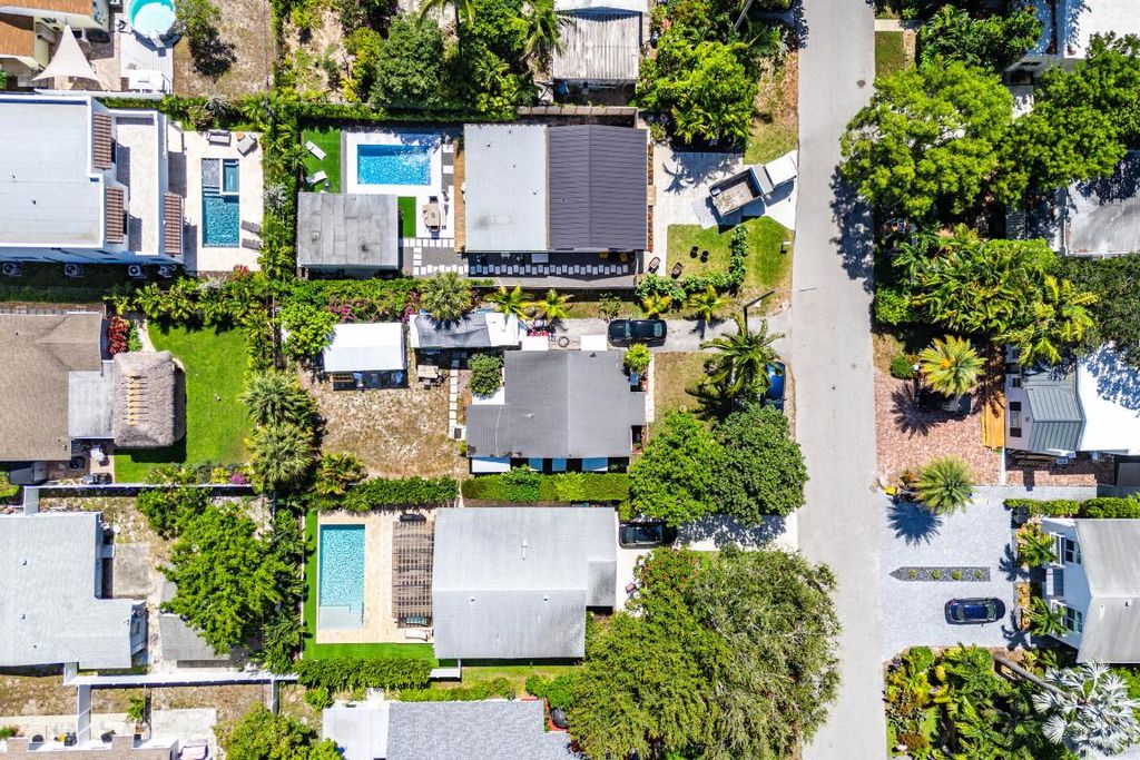 Photo of 221 NE 10th Street, Delray Beach, FL 33444 (MLS # R11145741)