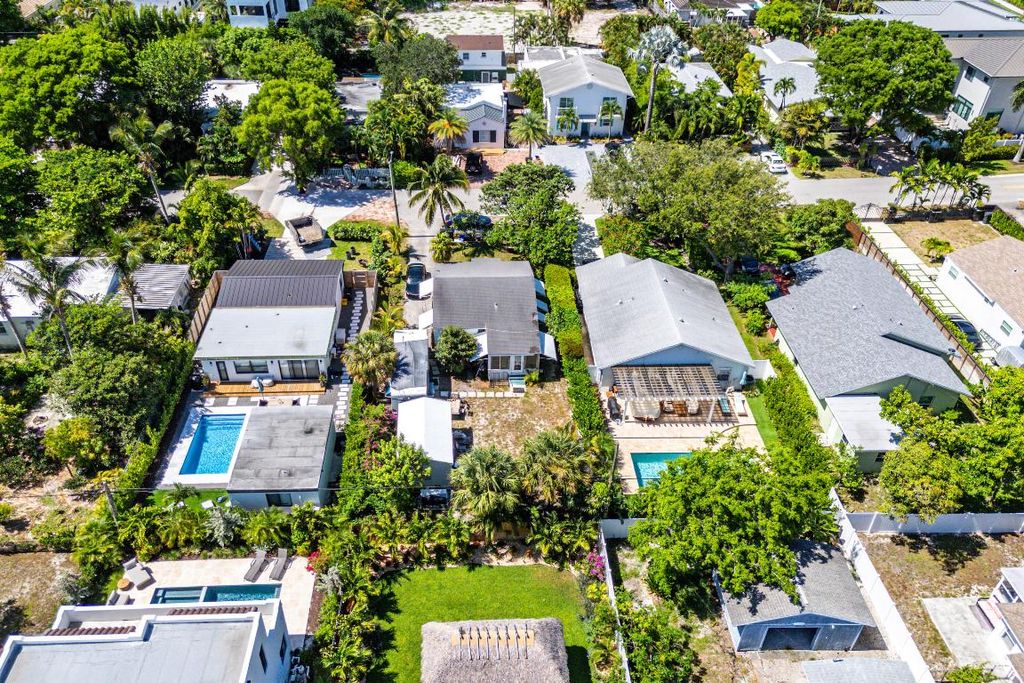Photo of 221 NE 10th Street, Delray Beach, FL 33444 (MLS # R11145741)