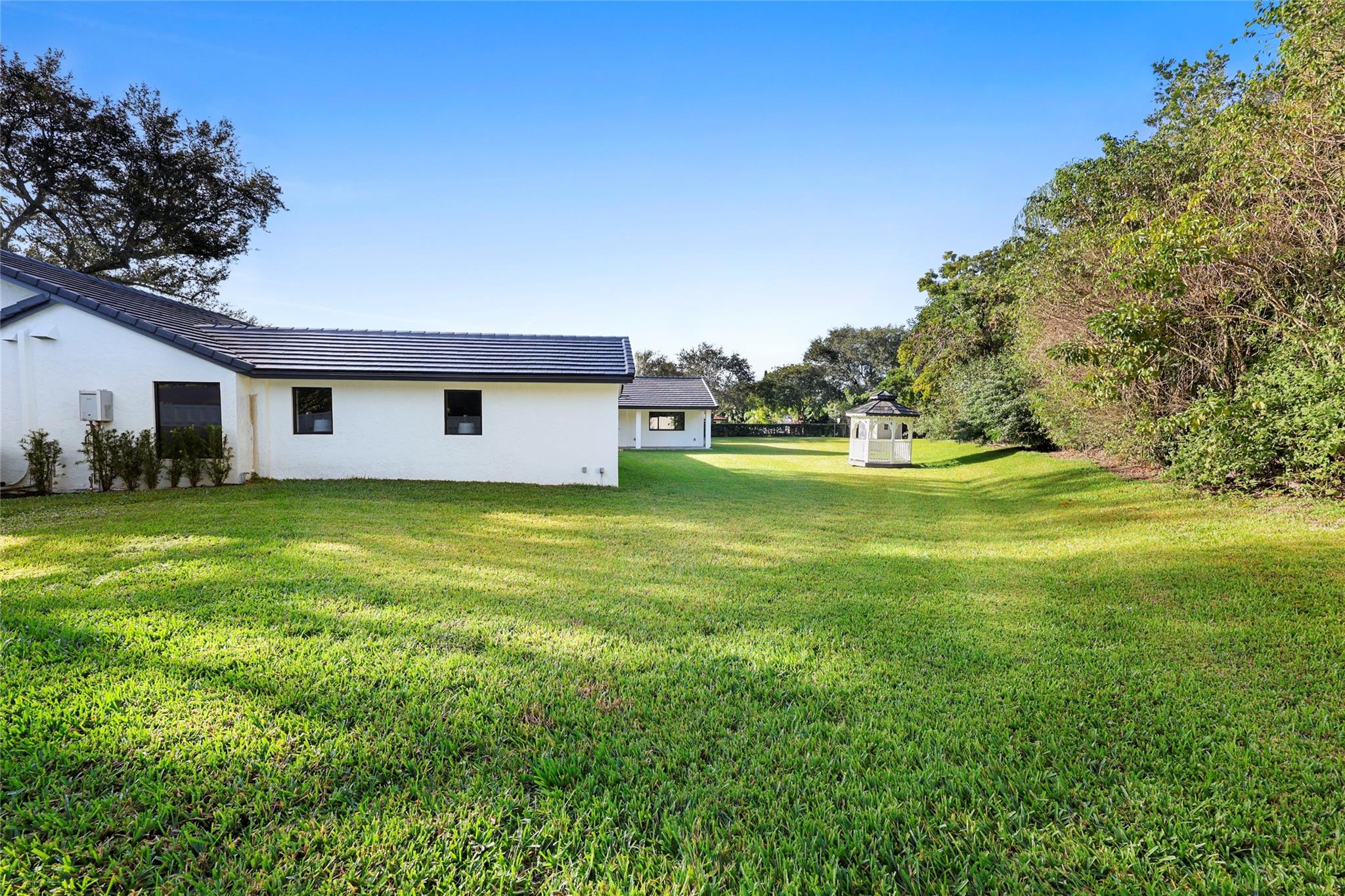 Running Brook Hills 70-23 - Residential