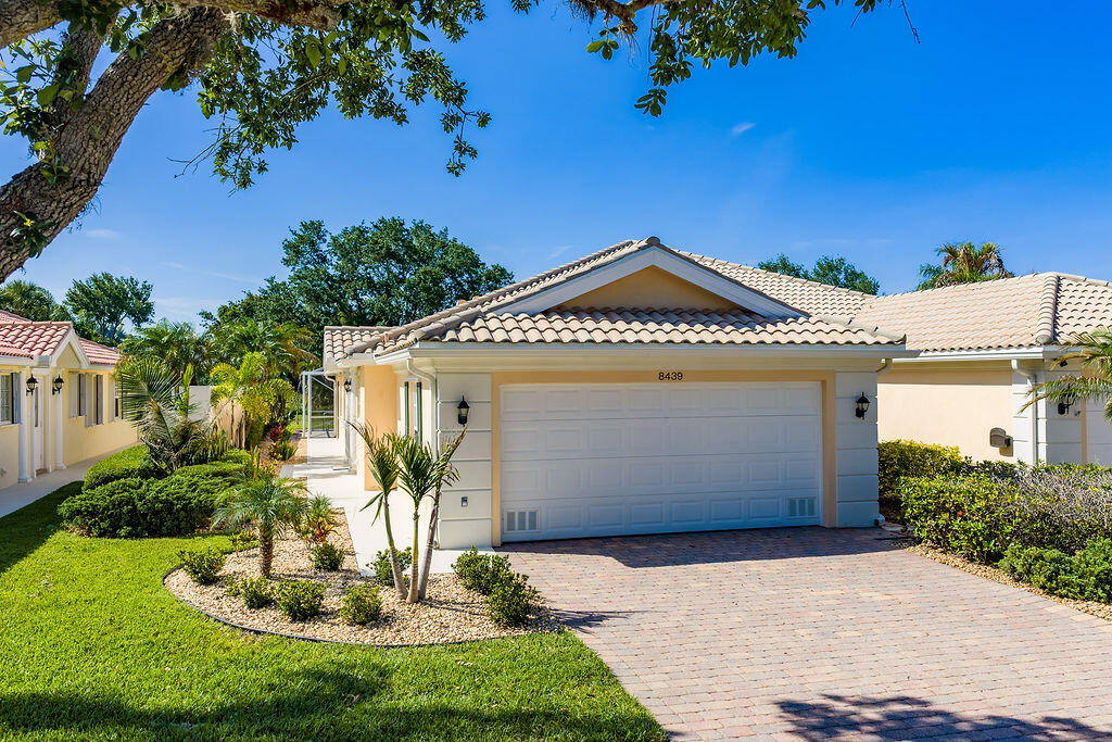 8439 SE Retreat Drive
