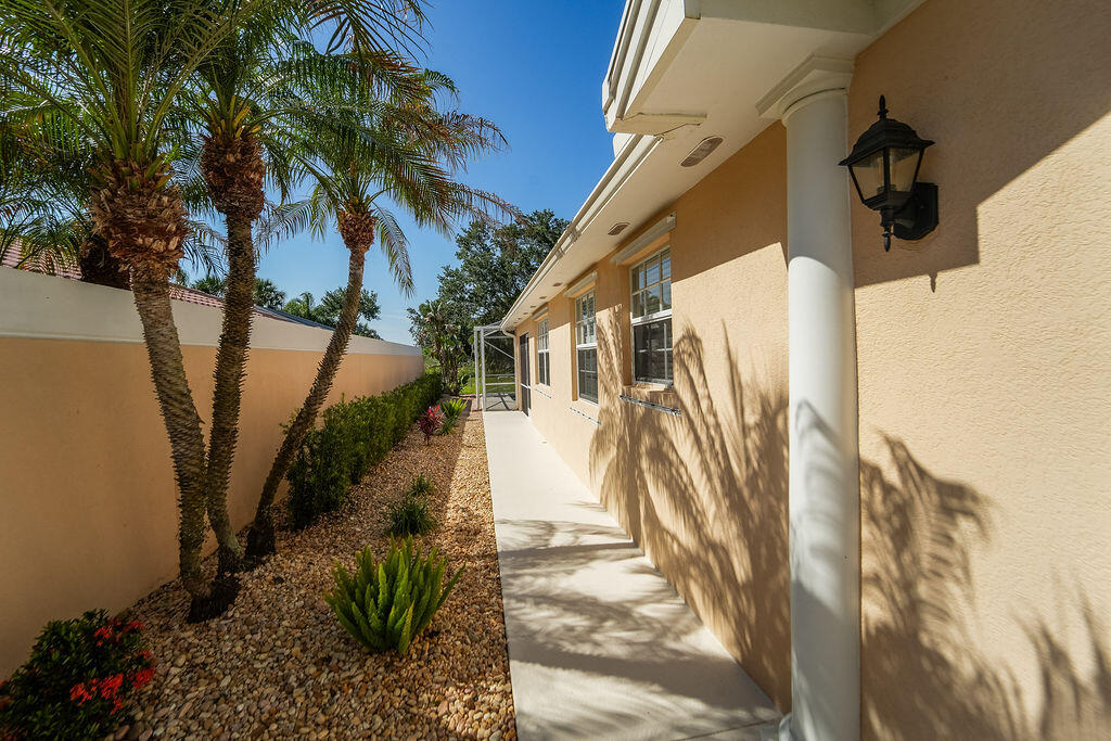 8439 SE Retreat Drive