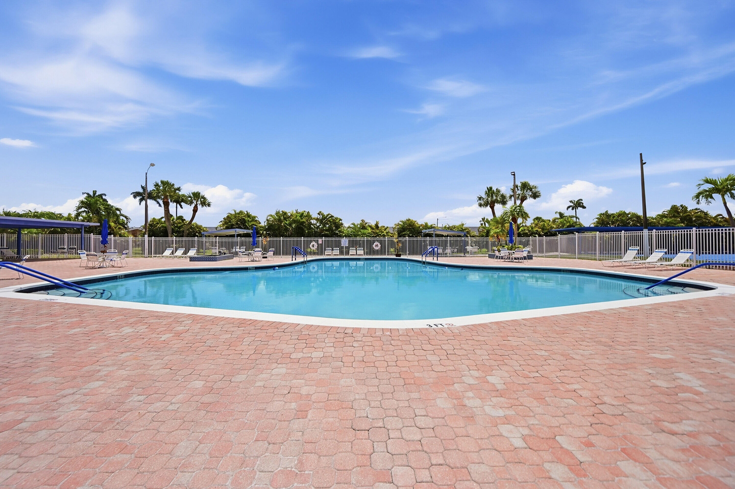 CRESTHAVEN VILLAS 8 CONDO - Residential